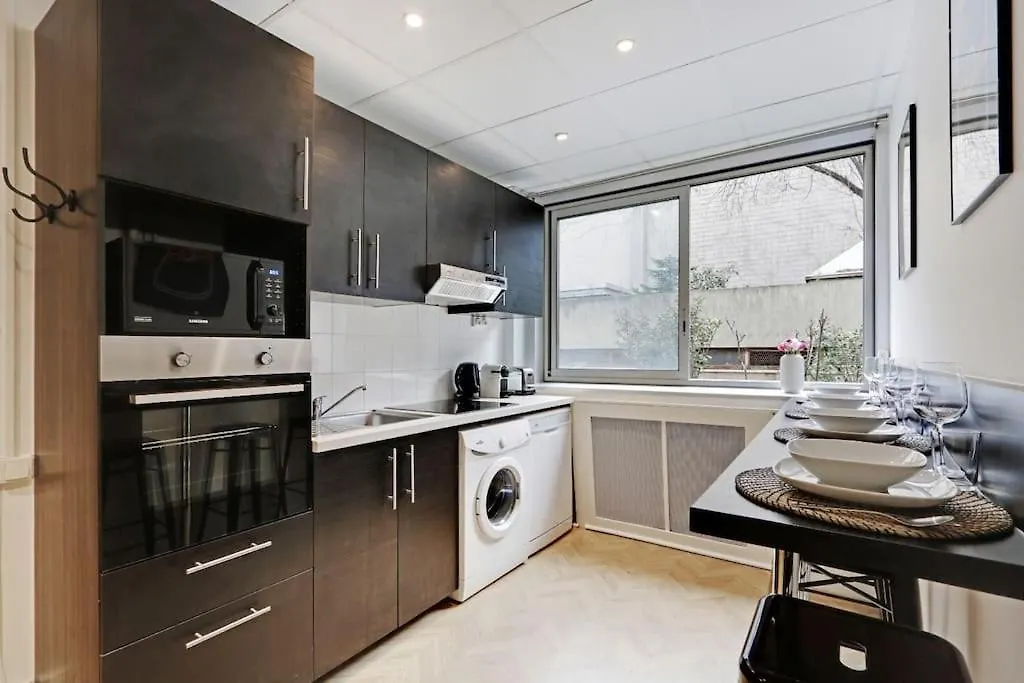 Beautiful Apartment 4P/1Br Champs Elysees Paris France